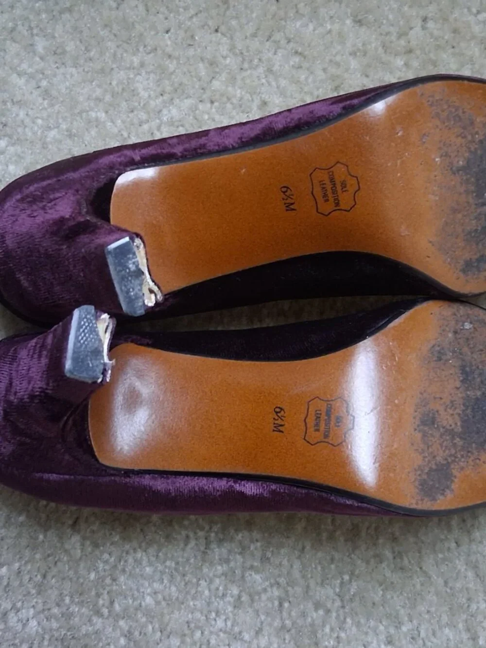 Vintage Y2K The Touch of Nina Wine Velvet Pumps Heels 6.5M